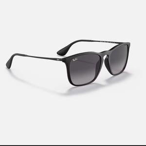 Ray-Ban Chris unisex matte black sunglasses with case